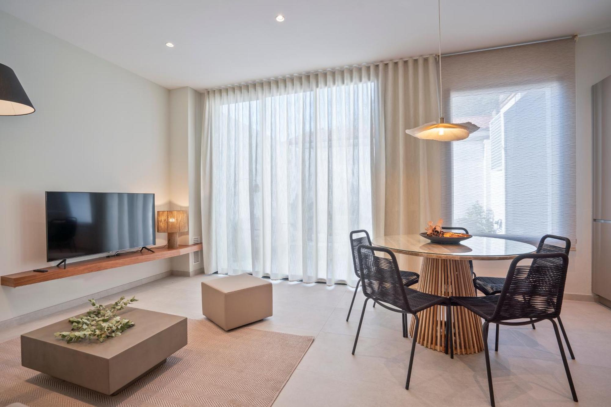 Sitges Spaces Garden Condo-2 Bedrooms, 2 Bathrooms, Garden Terrace, Near Center, Sleeps Up To 6- Monthly Rentals Only Exterior photo