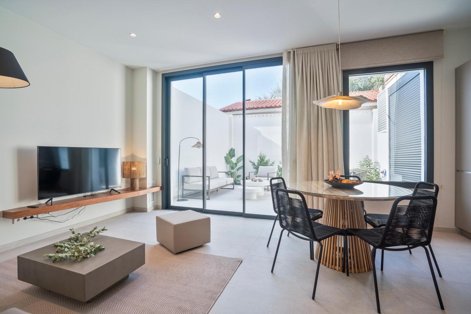 Sitges Spaces Garden Condo-2 Bedrooms, 2 Bathrooms, Garden Terrace, Near Center, Sleeps Up To 6- Monthly Rentals Only Exterior photo