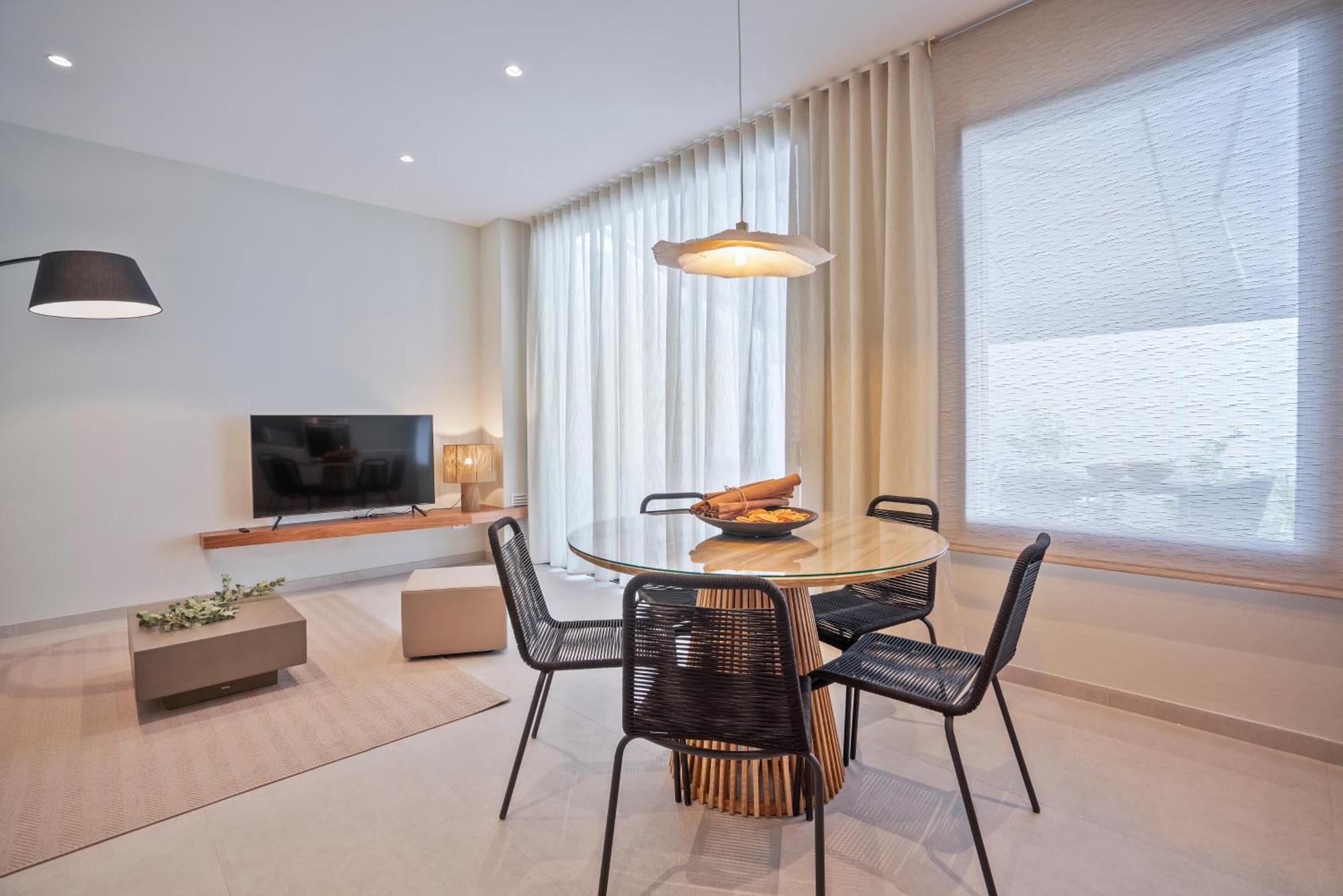 Sitges Spaces Garden Condo-2 Bedrooms, 2 Bathrooms, Garden Terrace, Near Center, Sleeps Up To 6- Monthly Rentals Only Exterior photo
